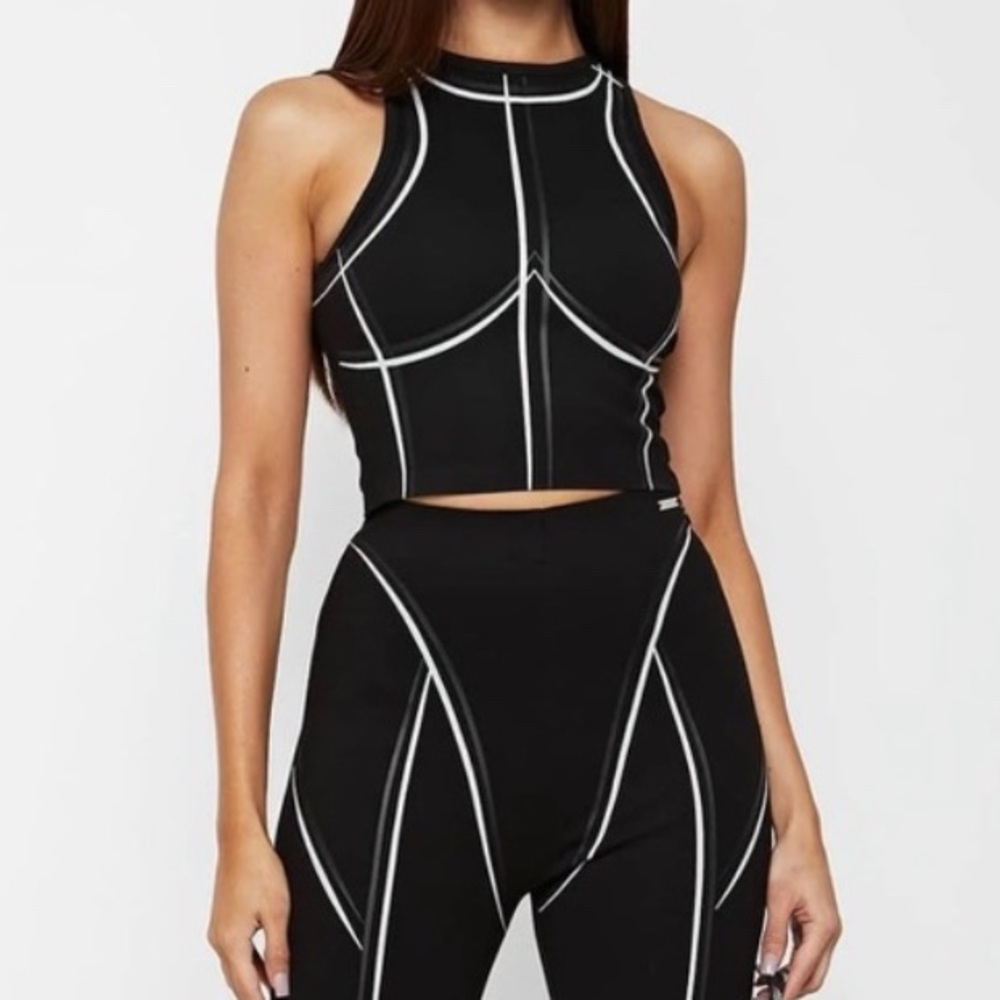 Maniere De Voir Black and White Women's Crop Top